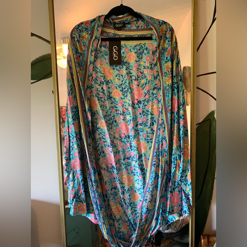 Gorgeous GiGiO women’s kimono NWT size small